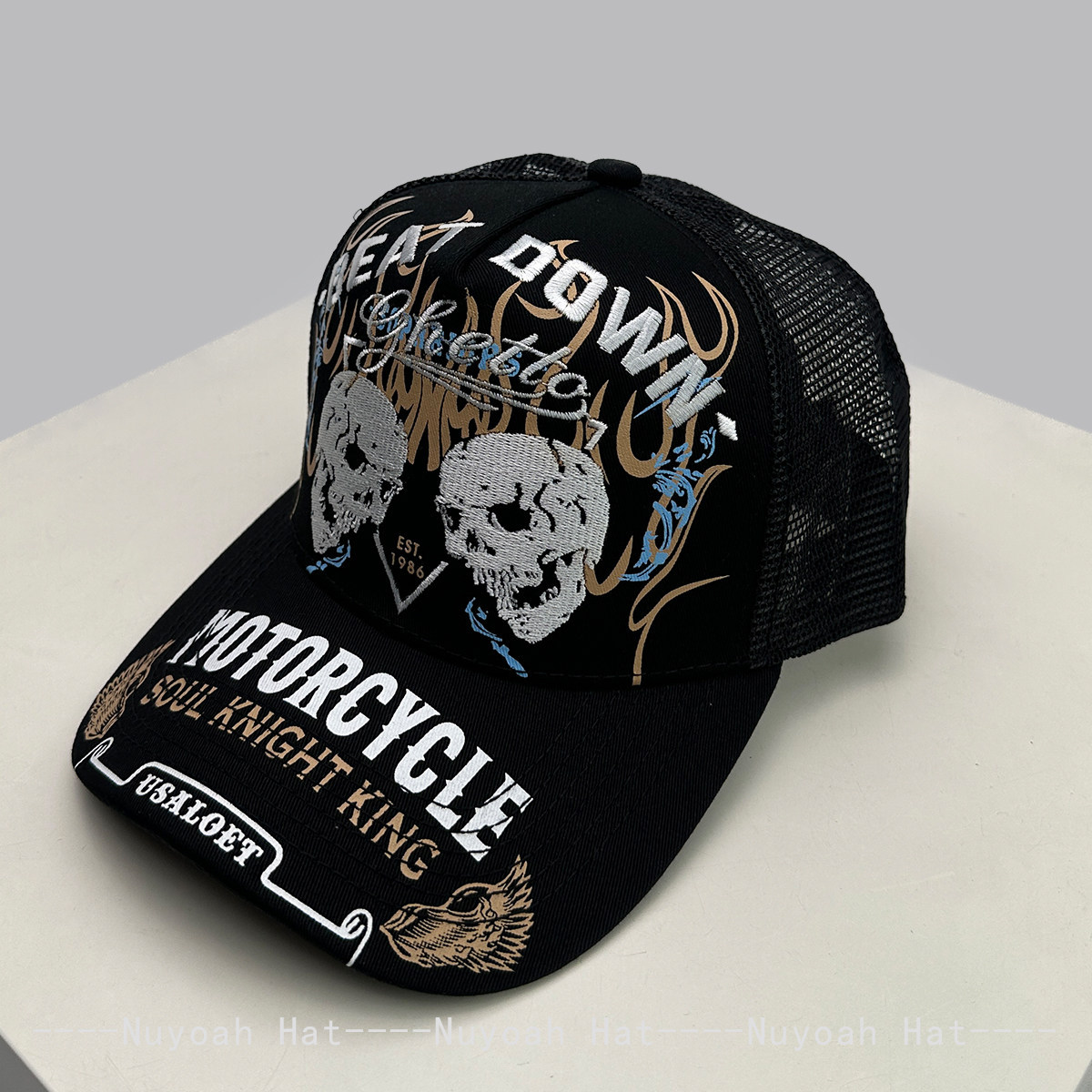 Embroidery Craft - Czapka typu trucker z haftowaną czaszką