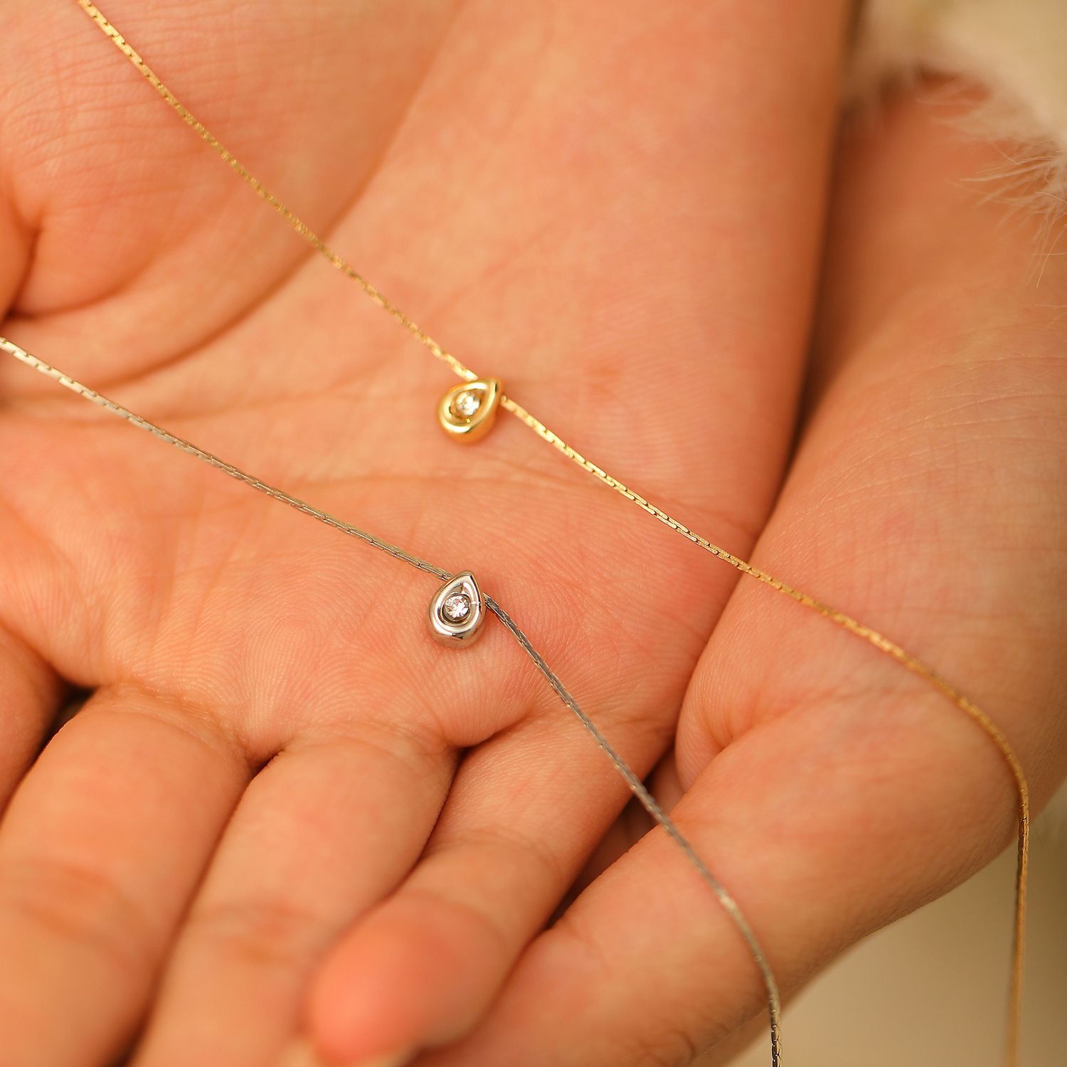 Prosty modny naszyjnik z małą  – Pearl Trim Chain recenzja i cena