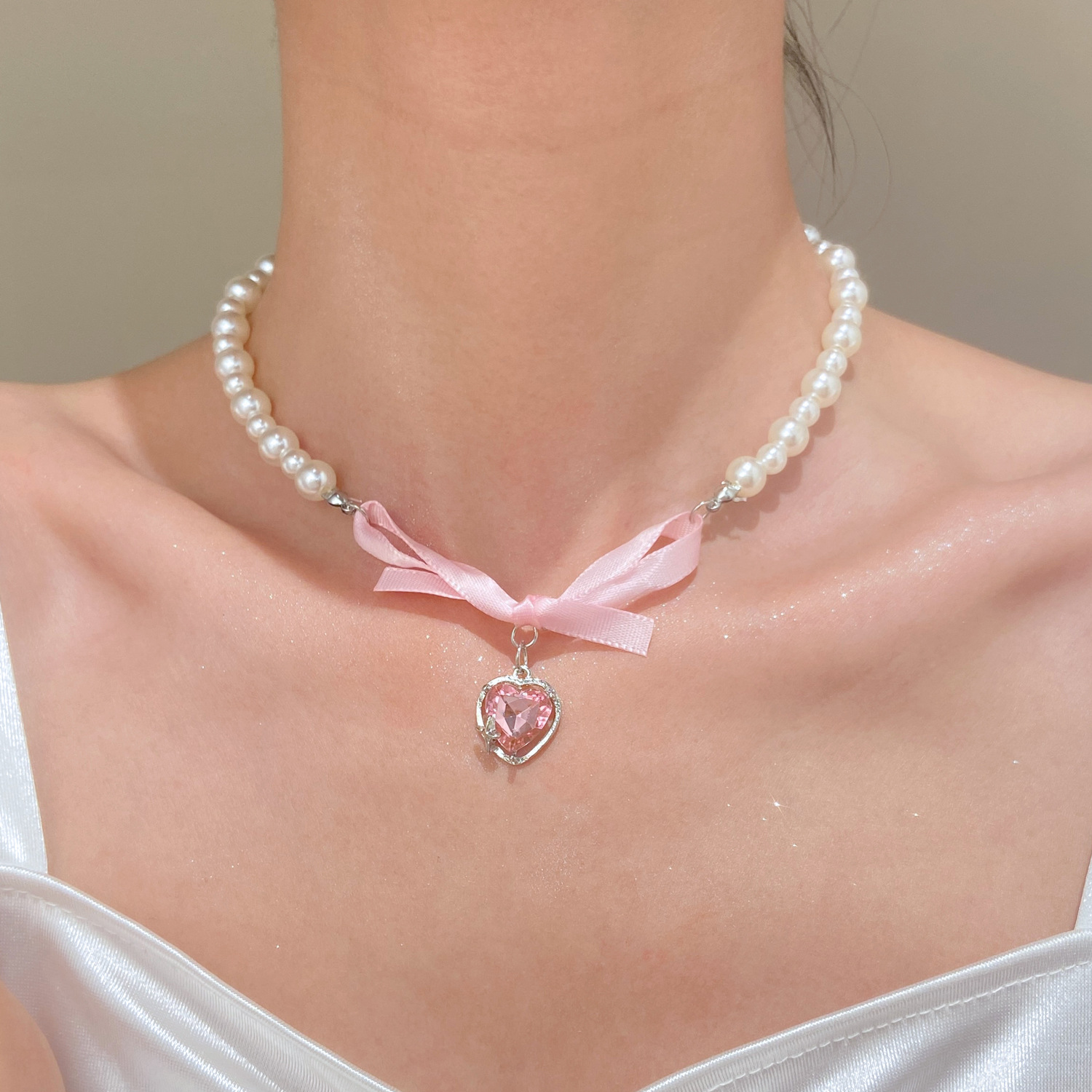 Francuski romantyczny różowy w – Pearl Trim Chain recenzja i cena