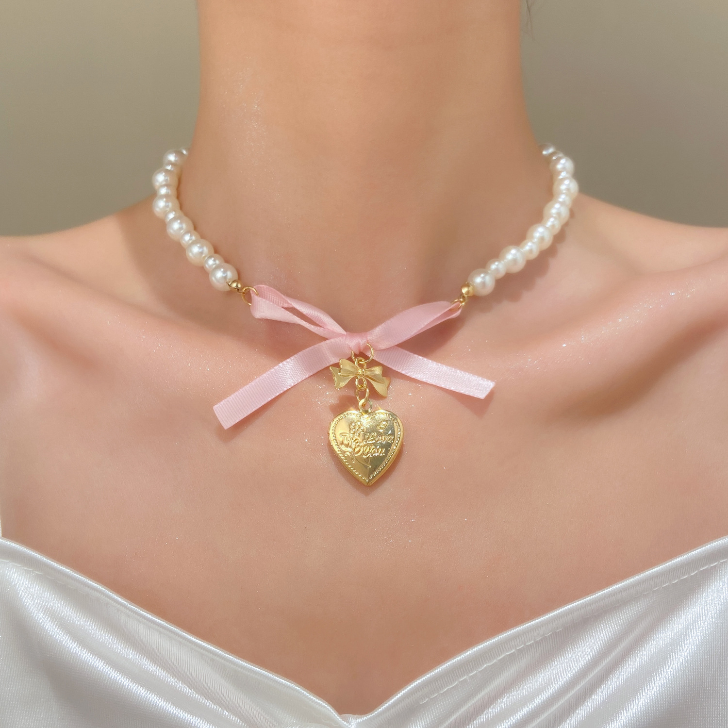 Francuski romantyczny różowy w – Pearl Trim Chain recenzja i cena